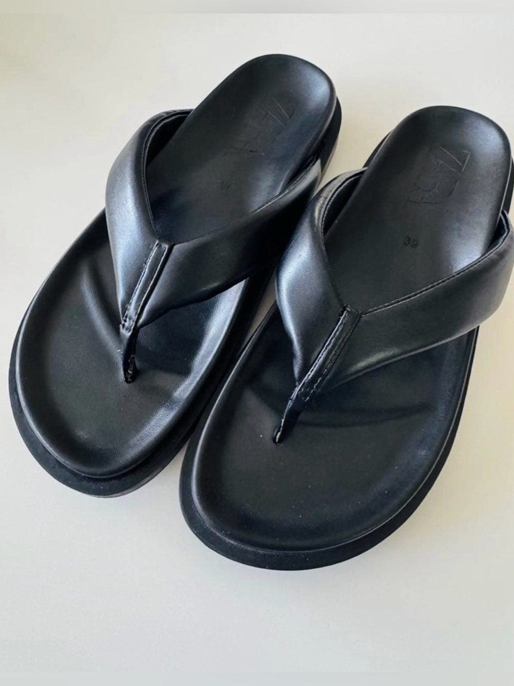 ZARA | Black Chunky Leather Thong Sandals